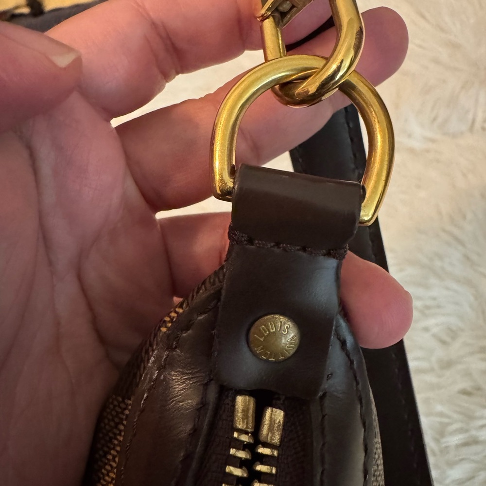 Louis Vuitton Illovo MM - Picture 9 of 15
